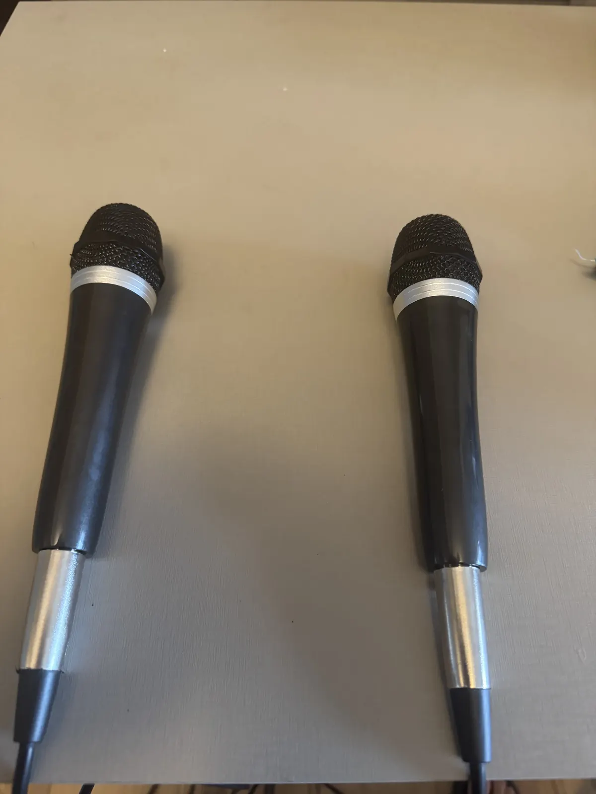 Microfones com fio para aluguel de karaokê em Rio Preto